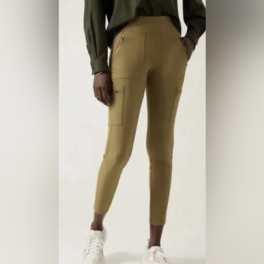 Athleta Headlands Hybrid Cargo Leggings size 4P